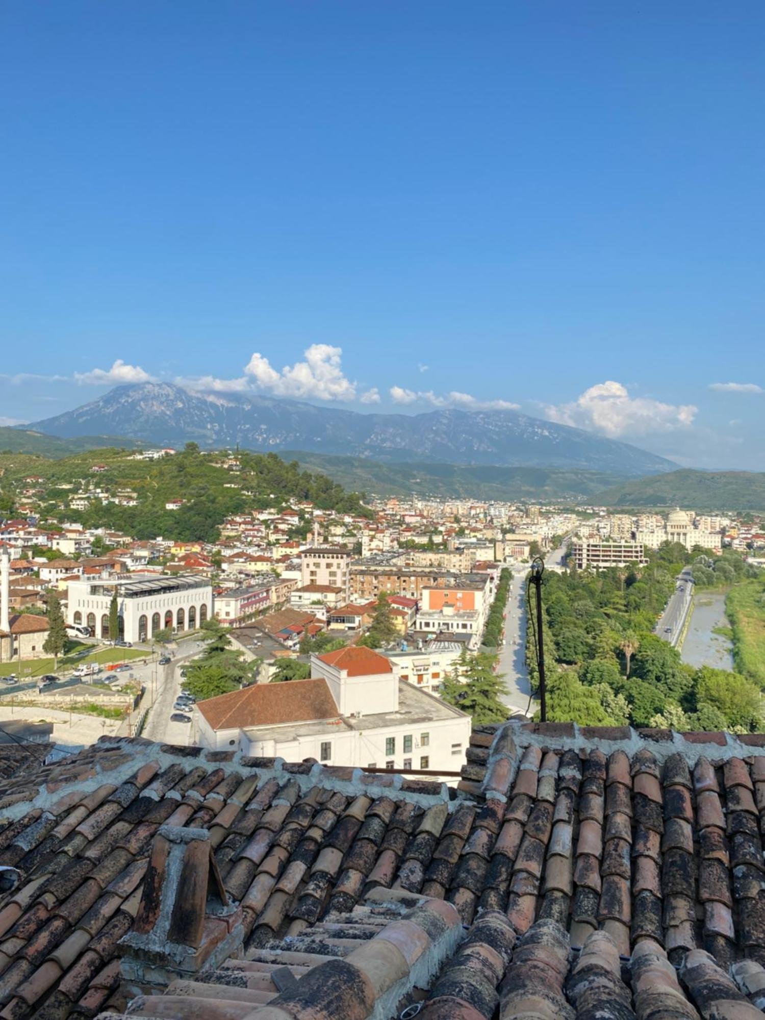 Aria Baci Guest House Берат Екстериор снимка