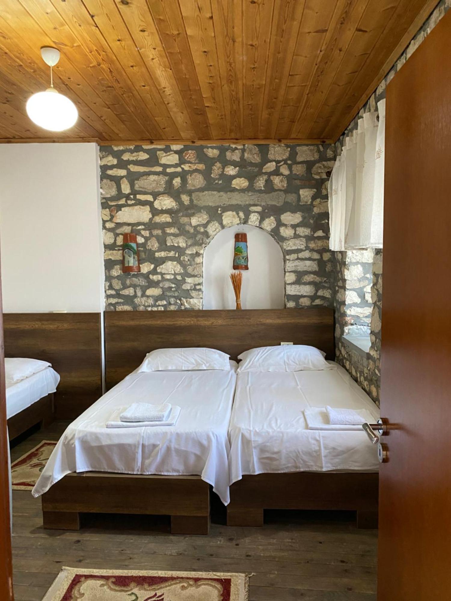 Aria Baci Guest House Берат Екстериор снимка