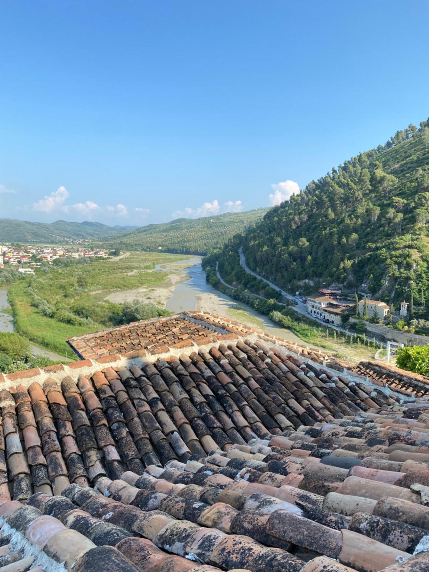 Aria Baci Guest House Берат Екстериор снимка